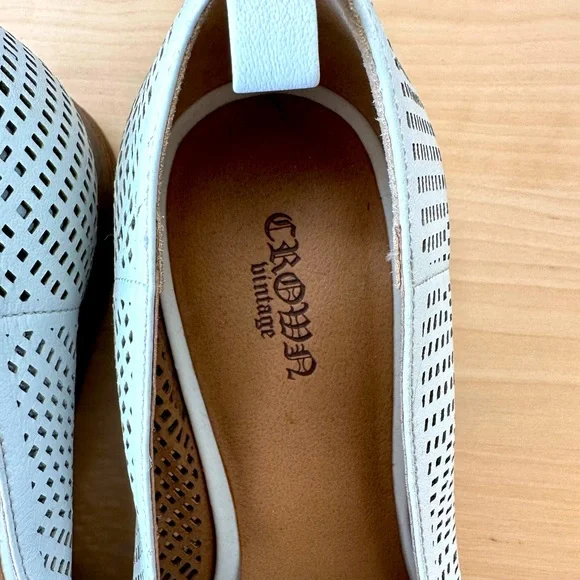 β¨πHPβ¨π. NWOT! Crown Vintage Venetia White Leather Perforated Loafer - Picture 5 of 8